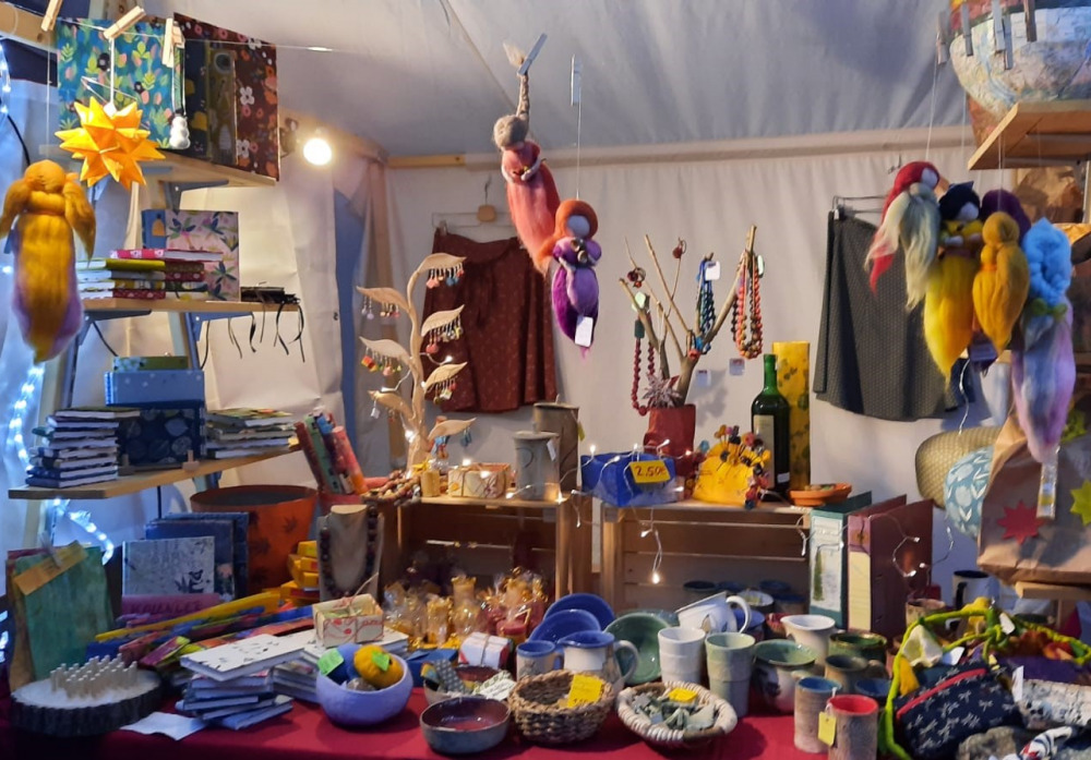 Weihnachtlicher Marktstand mit unseren Produkten