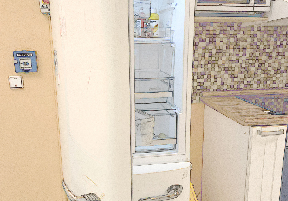 Kühlschrank mit geöffneter Tür - verbraucht viel Strom!